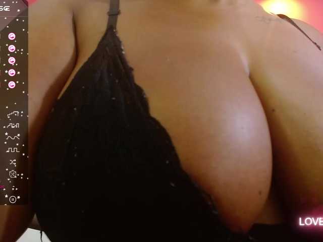 ブロードキャストスクリーンショット curvymommyy
