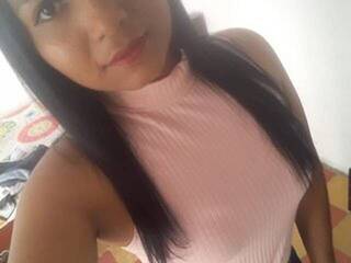 エロティックなビデオチャット danielaahott