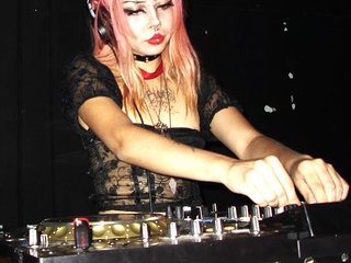 エロティックなビデオチャット djputridangel
