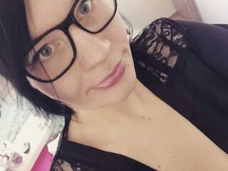 エロティックなビデオチャット DevoteLudiaa