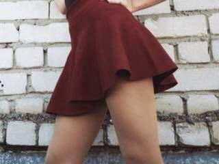 エロティックなビデオチャット dina18plus