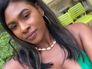 エロティックなビデオチャット EbonyyQueenn