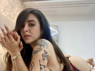 エロティックなビデオチャット EffyRoses