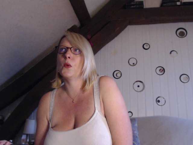 ブロードキャストスクリーンショット EleannaRose