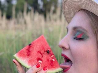 エロティックなビデオチャット Elenika-hot