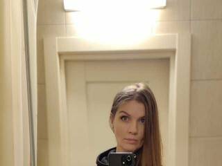 エロティックなビデオチャット ElieArt