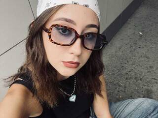 エロティックなビデオチャット ElizaDarleen