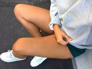 エロティックなビデオチャット EllaShinee