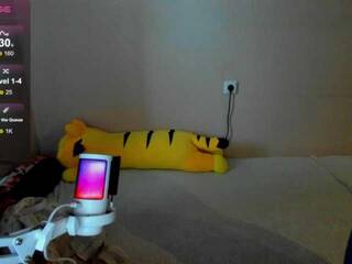 エロティックなビデオチャット ElliMilka