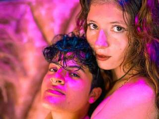 エロティックなビデオチャット MiaAndAlex