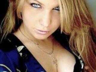 エロティックなビデオチャット emellylove