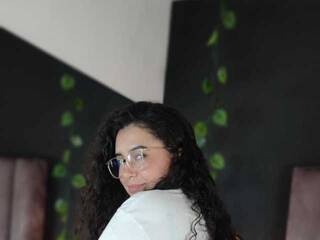 エロティックなビデオチャット Emiilyy-gomez