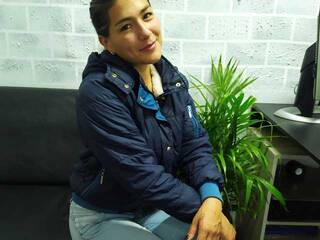 エロティックなビデオチャット emili-mac