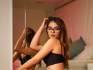 エロティックなビデオチャット Emili-Roose