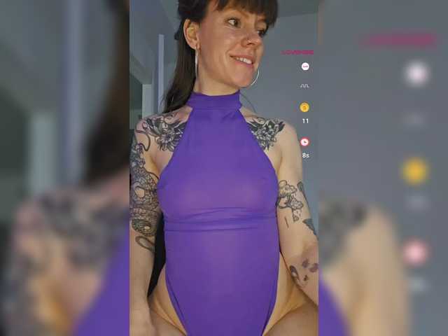 ブロードキャストスクリーンショット EmilieEdelana