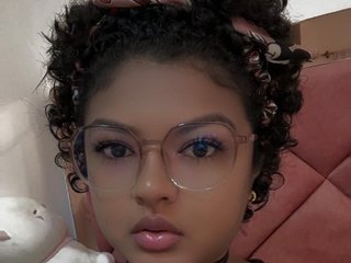 エロティックなビデオチャット emily-carzon