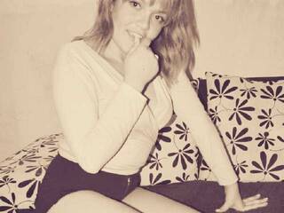 エロティックなビデオチャット emy-fox