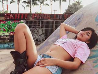 エロティックなビデオチャット emyfoxx