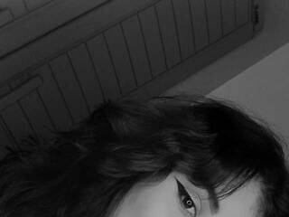 エロティックなビデオチャット Emyli-rousse-