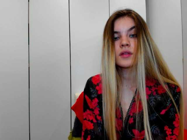 写真 evalovia69 Hello Guys welcome to my room, #cum see how a good show look like with a #fit #horny # latina girl