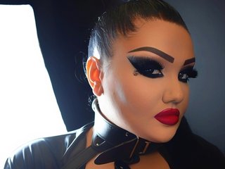 エロティックなビデオチャット EvilBabyDomina