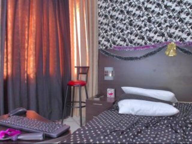 ブロードキャストスクリーンショット excitedcouple