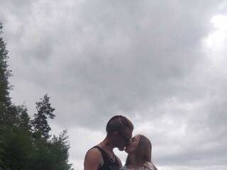 エロティックなビデオチャット F0XandM00N