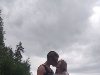 エロティックなビデオチャット F0XandM00N