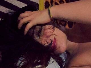 エロティックなビデオチャット Flora-med