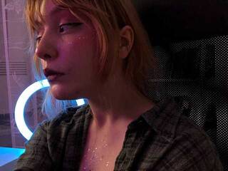 エロティックなビデオチャット flora-son