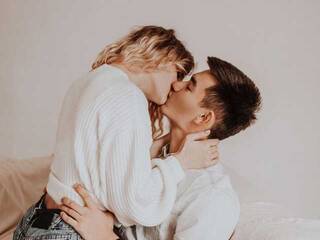 エロティックなビデオチャット FlowerNBlade