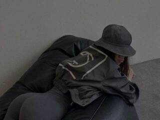 エロティックなビデオチャット FlyWet