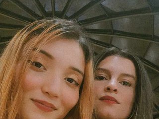エロティックなビデオチャット Glossier-cherry