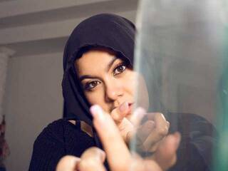 エロティックなビデオチャット halimabashar
