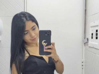 エロティックなビデオチャット HelenaCyrus