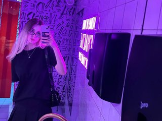 エロティックなビデオチャット HeyRina