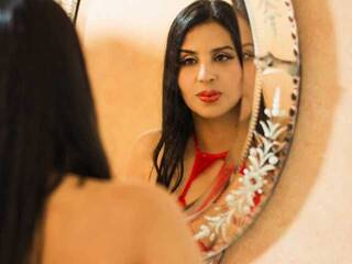 エロティックなビデオチャット holly-marlow