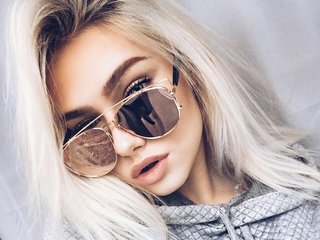 エロティックなビデオチャット HollyBeauty