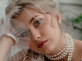 エロティックなビデオチャット HoneyCherry
