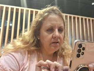 エロティックなビデオチャット HOTBABYSUCKS1