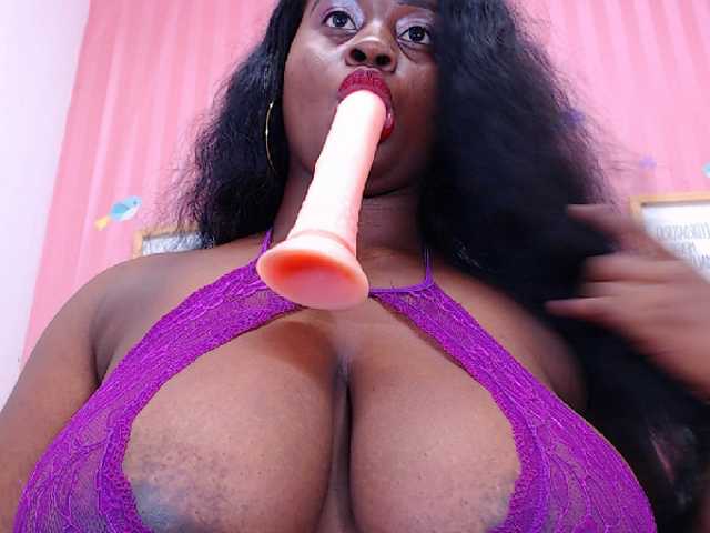 写真 irisbrown Hello guys! happy day lets make some tricks and #cum with me and play with my #toys #dildo #lovense #ebony #ebano #fuck my #pussy