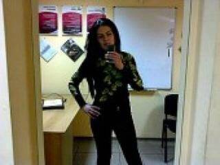 エロティックなビデオチャット isidda