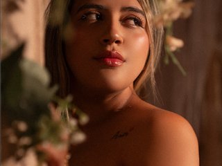 エロティックなビデオチャット JuliethaTaylor