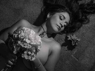 エロティックなビデオチャット JuliRobert