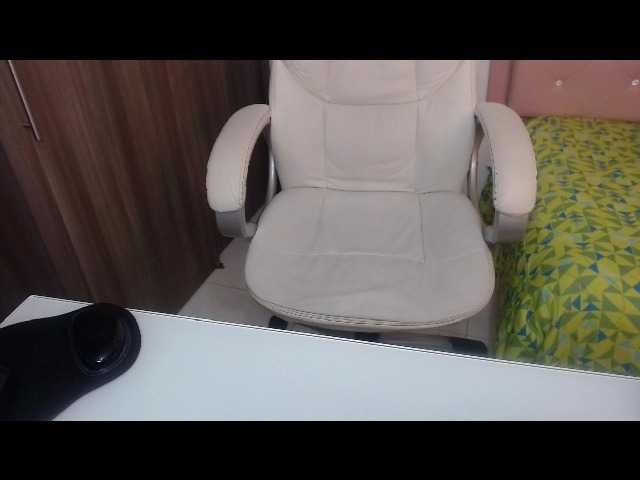 ブロードキャストスクリーンショット Karlamore