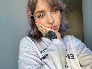 エロティックなビデオチャット KatrinUwU