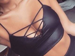 エロティックなビデオチャット KattyAsFire