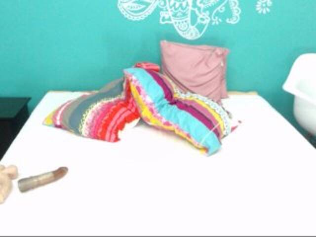 ブロードキャストスクリーンショット khloeferry