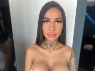エロティックなビデオチャット KiaraMoreno