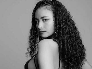 エロティックなビデオチャット KiiraW